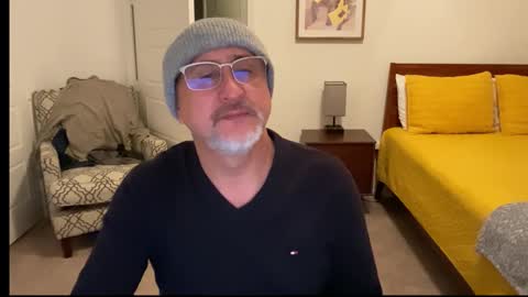 QS - INDEPENDENT MODEL online show from 12/18/25, 06:08