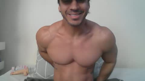 latino_rodri online show from 05/07/26, 06:08