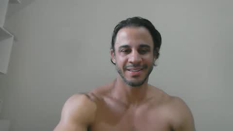 latino_rodri online show from 05/13/26, 05:49