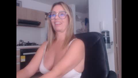 latinpaprika online show from 02/09/25, 01:33