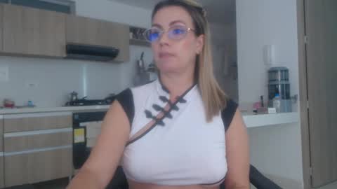 latinpaprika online show from 02/16/25, 02:00