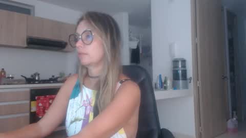 latinpaprika online show from 10/19/25, 01:28