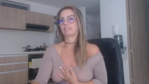 latinpaprika online show from 10/25/25, 11:07