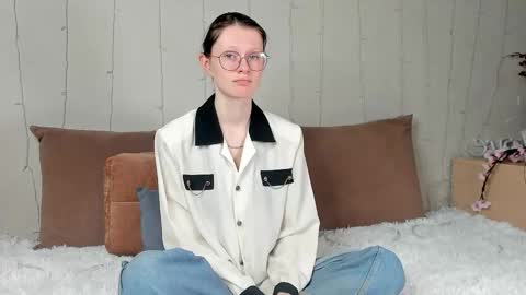 latoriacosner online show from 12/23/25, 05:16