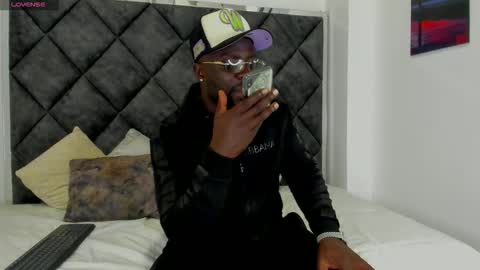 LEANDRO online show from 09/17/25, 03:41