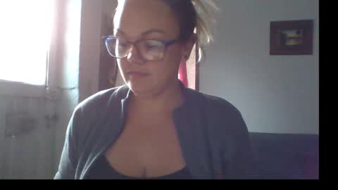 Snapshot of lau16310 chatting on 03/19/26, 09:41 Laura online show from 03/19/26, 09:41