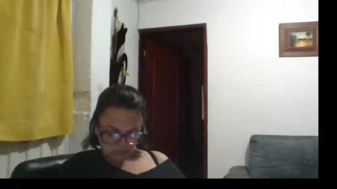Snapshot of lau16310 chatting on 05/31/26, 01:58 Laura online show from 05/31/26, 01:58