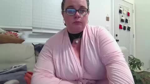 LauLauMa online show from 12/20/24, 01:14