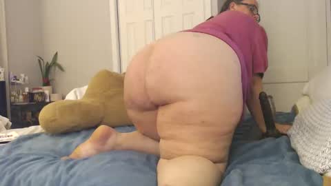 LauLauMa online show from 05/27/26, 01:57