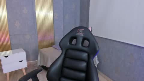 laulin_tay online show from 05/20/26, 02:40