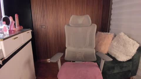 Snapshot of laura__cruz chatting on 08/01/26, 01:05 laura cruz online show from 08/01/26, 01:05