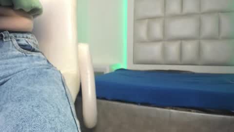 Snapshot of laura__js_ chatting on 09/29/25, 03:33 laura__js_ online show from 09/29/25, 03:33