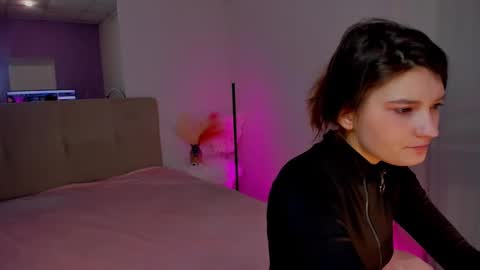 Laura online show from 02/21/25, 06:29