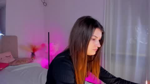 Laura online show from 03/08/25, 06:10