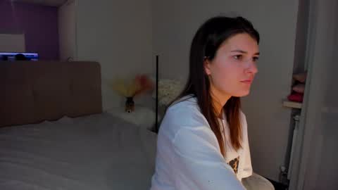 Laura online show from 03/11/25, 06:21