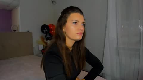 Laura online show from 11/02/25, 06:05