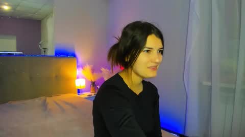 Laura online show from 11/20/25, 05:51