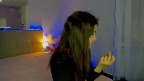 Laura online show from 11/25/25, 06:13