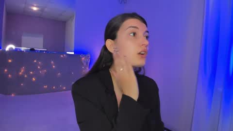 Laura online show from 05/15/26, 05:03