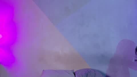 Snapshot of laura_and_kevin chatting on 09/21/25, 04:08 laura_and_kevin online show from 09/21/25, 04:08