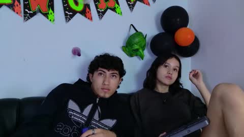 Snapshot of laura_and_kevin chatting on 10/07/25, 04:37 laura_and_kevin online show from 10/07/25, 04:37