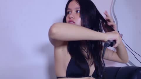 Snapshot of laura_and_kevin chatting on 10/16/25, 01:34 laura_and_kevin online show from 10/16/25, 01:34