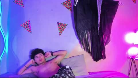 Snapshot of laura_and_kevin chatting on 10/20/25, 01:00 laura_and_kevin online show from 10/20/25, 01:00