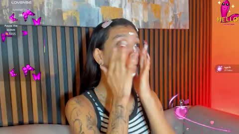 Laura online show from 12/19/25, 12:56