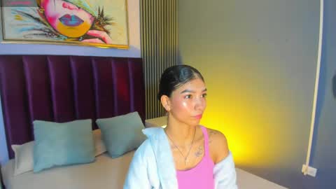 Snapshot of laura_aristizabal_19 chatting on 04/24/26, 12:18 Laura online show from 04/24/26, 12:18