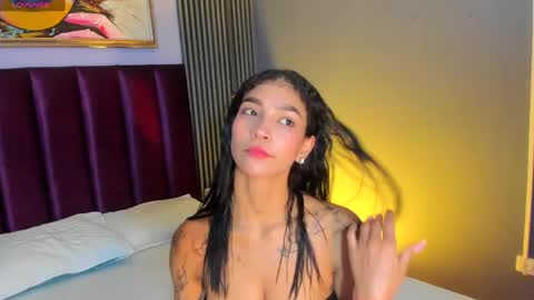 Snapshot of laura_aristizabal_19 chatting on 05/12/26, 11:51 Laura online show from 05/12/26, 11:51