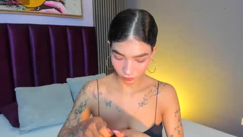 Snapshot of laura_aristizabal_19 chatting on 05/17/26, 11:50 Laura online show from 05/17/26, 11:50