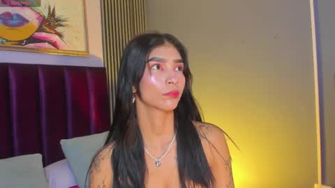 Snapshot of laura_aristizabal_19 chatting on 05/28/26, 11:51 Laura online show from 05/28/26, 11:51