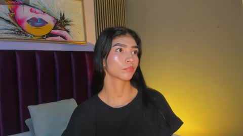 Snapshot of laura_aristizabal_19 chatting on 05/29/26, 12:03 Laura online show from 05/29/26, 12:03