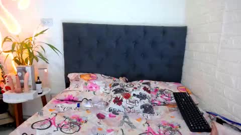 LAURA online show from 03/24/26, 04:23