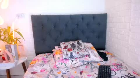 LAURA online show from 04/18/26, 07:58