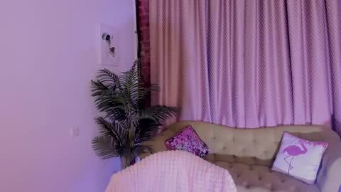 Laura online show from 12/22/24, 08:25