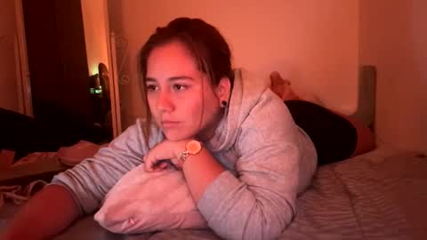 laura online show from 04/06/26, 03:15