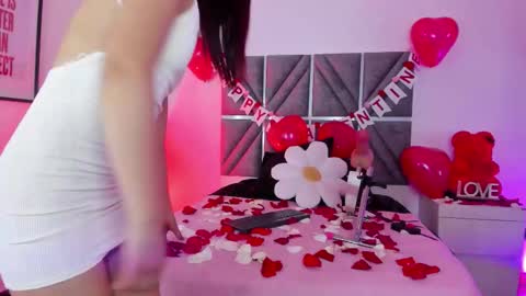 laura_dicardy online show from 02/14/26, 07:54