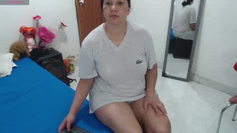 laura_foxx2379 online show from 10/03/25, 12:40