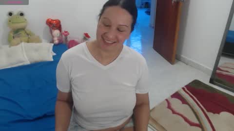 laura_foxx2379 online show from 11/05/25, 03:45
