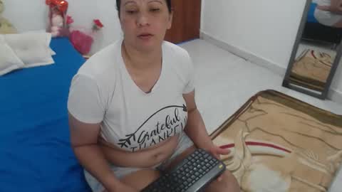 laura_foxx2379 online show from 11/06/25, 06:09