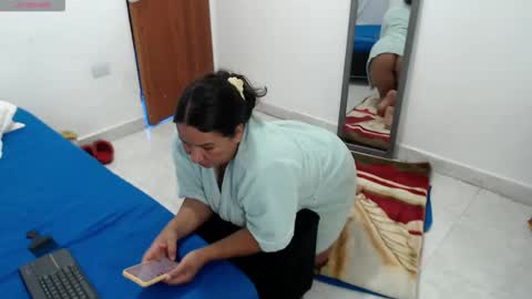 laura_foxx2379 online show from 04/17/26, 04:10