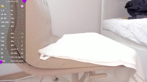 Lura online show from 10/01/25, 12:22