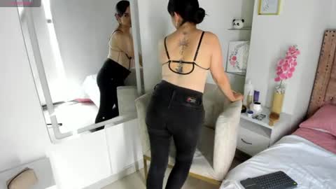 laura hotties online show from 06/26/26, 06:12