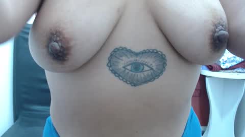  Laura  online show from 10/24/25, 02:24