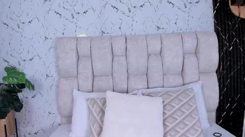 LauraIvy online show from 11/25/25, 12:27