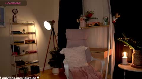 Laura Lee. online show from 10/11/25, 10:52