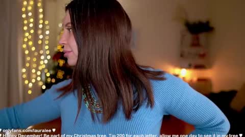 Laura Lee. online show from 12/15/25, 01:54