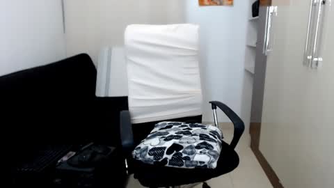 Laura online show from 02/01/25, 04:14