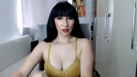 Laura online show from 09/14/25, 07:02